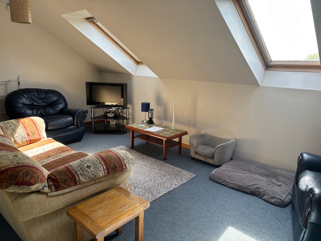 Thrums Vets: Kirriemuir Student Flat living room